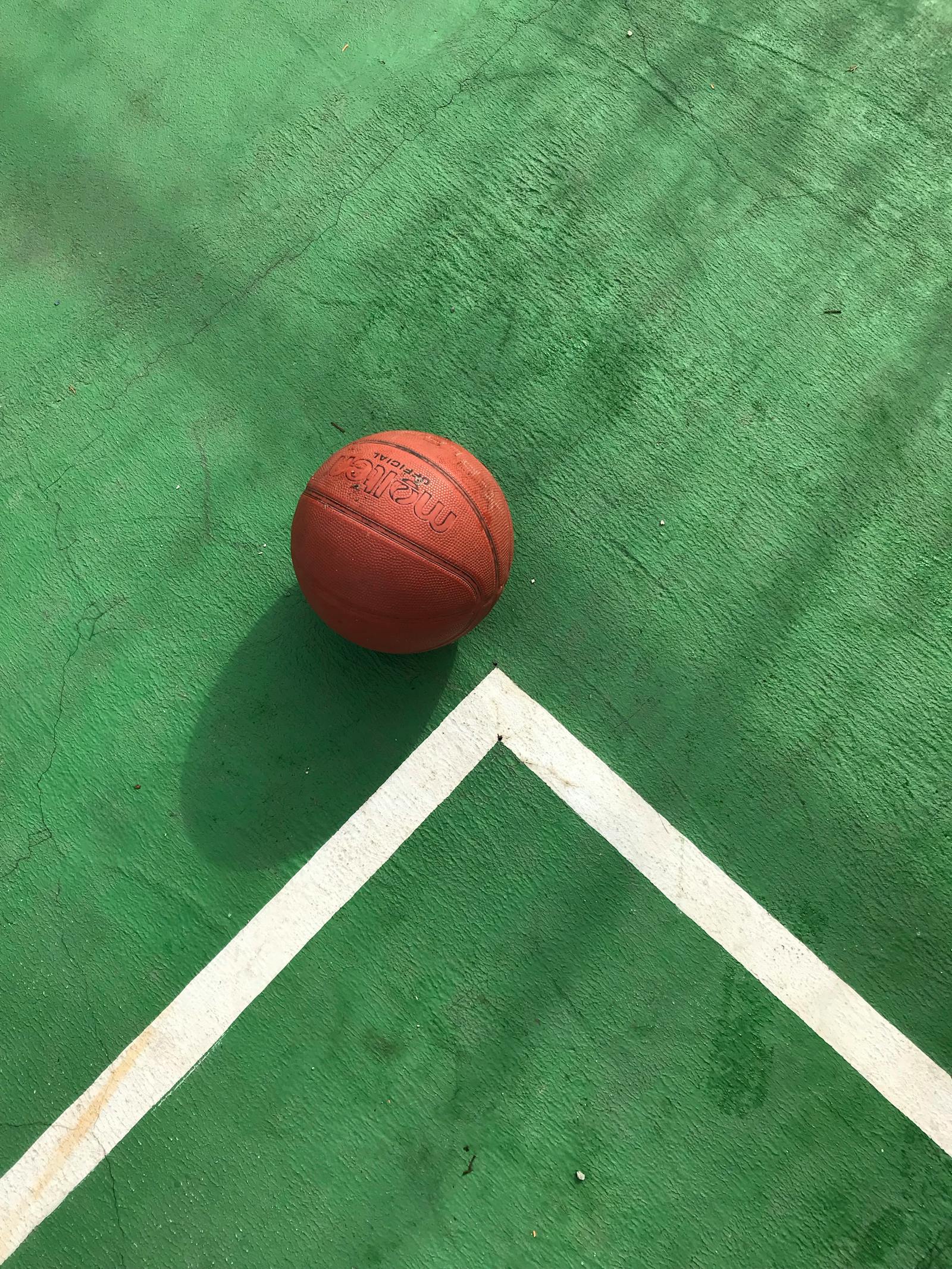 八连胜不要了？客场背靠背湖人战热火詹姆斯东契奇里夫斯出战成疑｜星空体彩（封面配图）